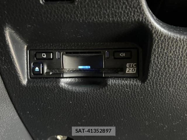 Toyota NOAH 2022-02 8007875-18