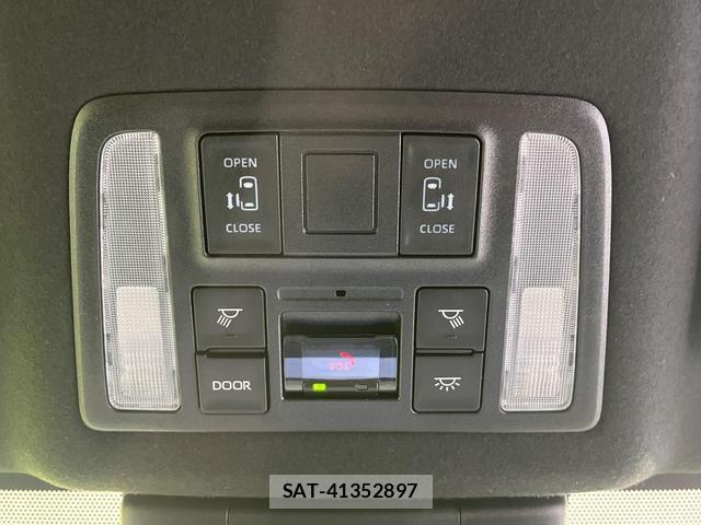 Toyota NOAH 2022-02 8007875-6