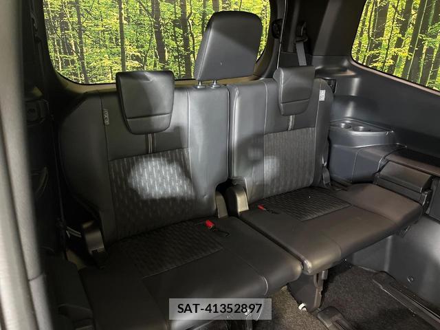 Toyota NOAH 2022-02 8007875-9