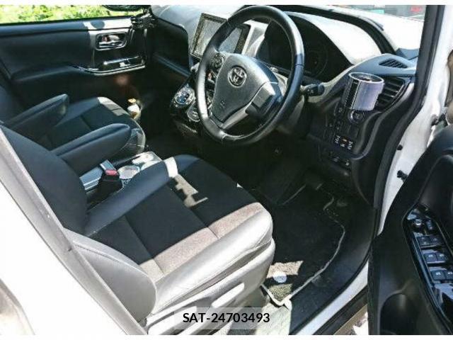 Toyota NOAH 2019-05 8008222-2