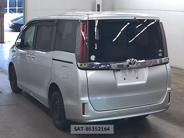 Toyota NOAH 2019-06 8008235-1