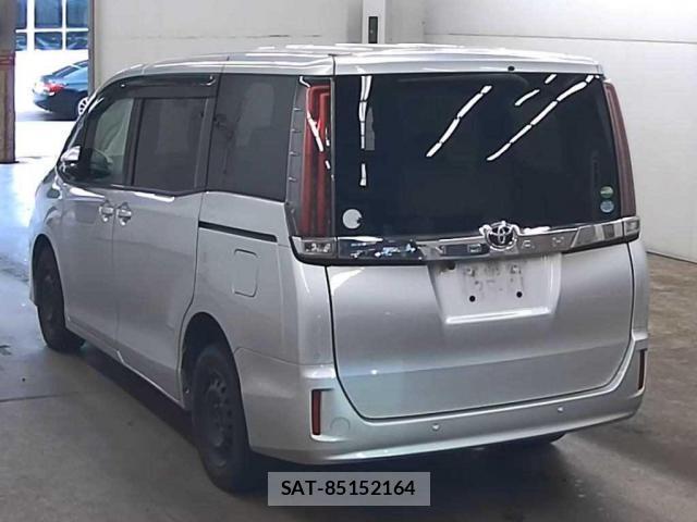 Toyota NOAH 2019-06 8008235-4