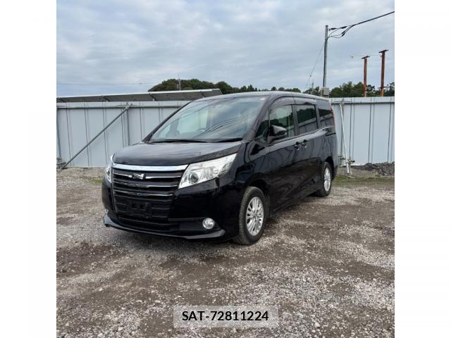 Toyota NOAH 2017-05 8008238-0