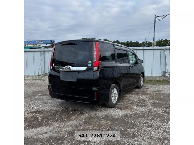 Toyota NOAH 2017-05 8008238-1