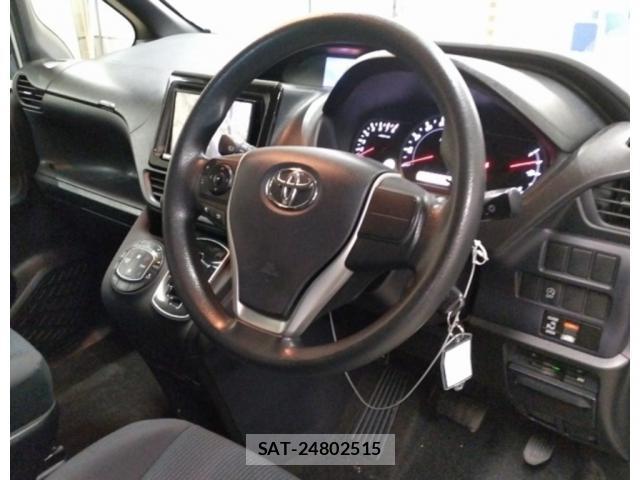 Toyota NOAH 2015-07 8008239-2