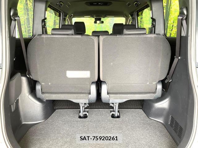 Toyota NOAH 2017-10 8008548-3