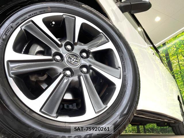 Toyota NOAH 2017-10 8008548-6
