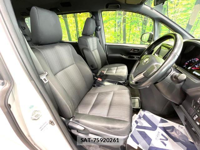 Toyota NOAH 2017-10 8008548-0