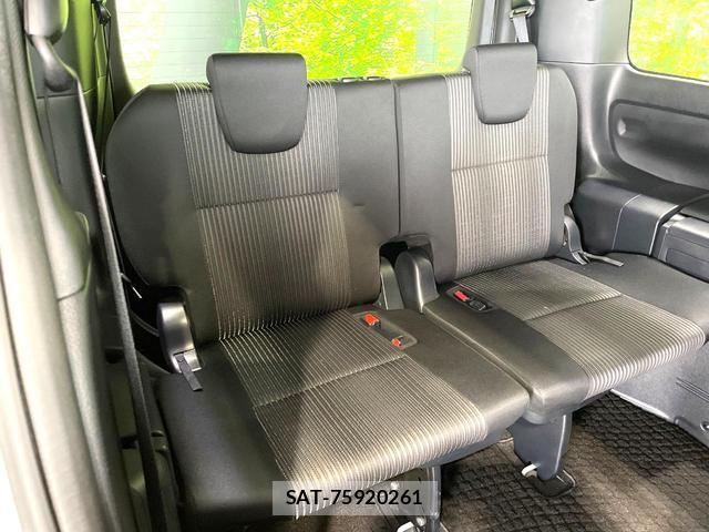 Toyota NOAH 2017-10 8008548-2
