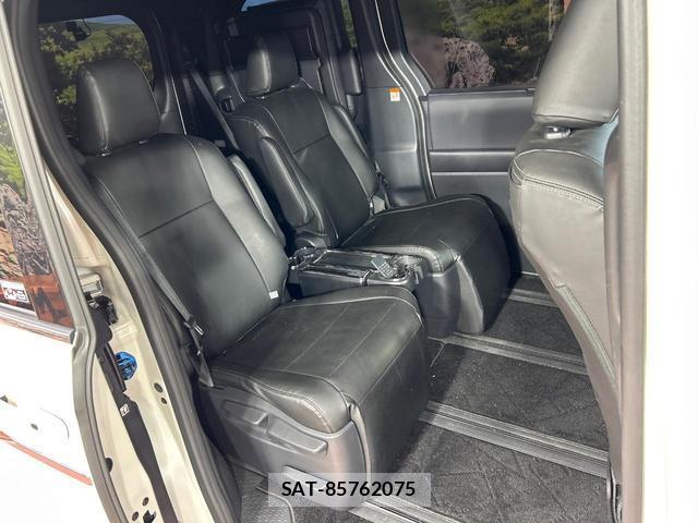 Toyota NOAH 2023-09 8009408-8