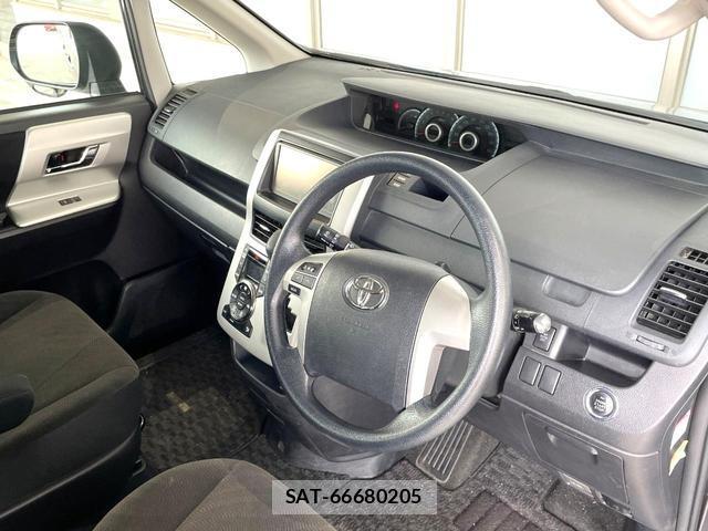 Toyota NOAH 2011-06 8009913-15