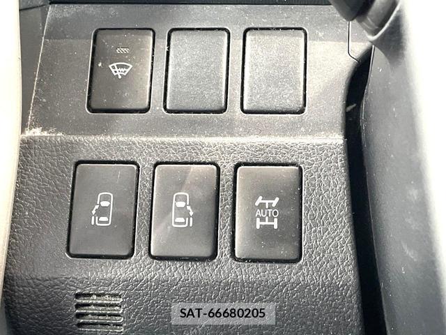 Toyota NOAH 2011-06 8009913-4