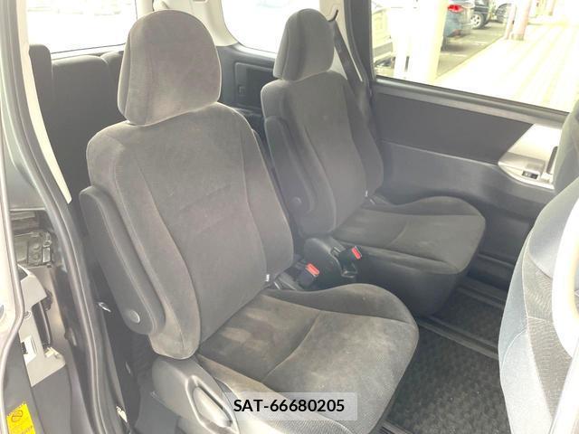 Toyota NOAH 2011-06 8009913-6