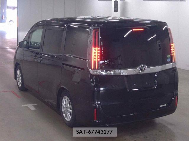 Toyota NOAH 2018-04 8010490-1