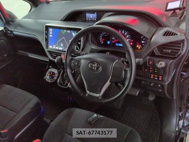 Toyota NOAH 2018-04 8010490-2