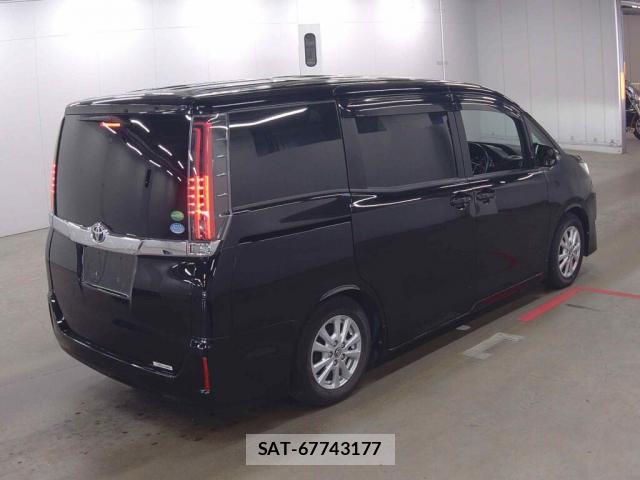 Toyota NOAH 2018-04 8010490-4