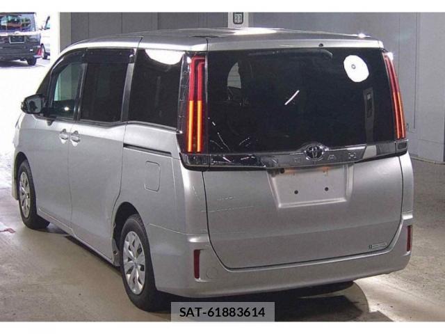 Toyota NOAH 2021-06 8010567-1