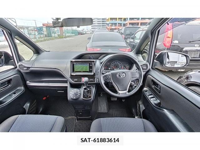 Toyota NOAH 2021-06 8010567-2