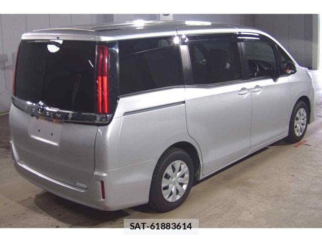 Toyota NOAH 2021-06 8010567-4