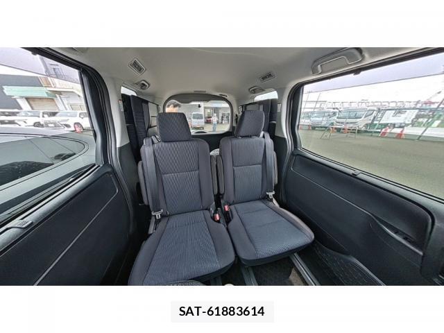 Toyota NOAH 2021-06 8010567-6