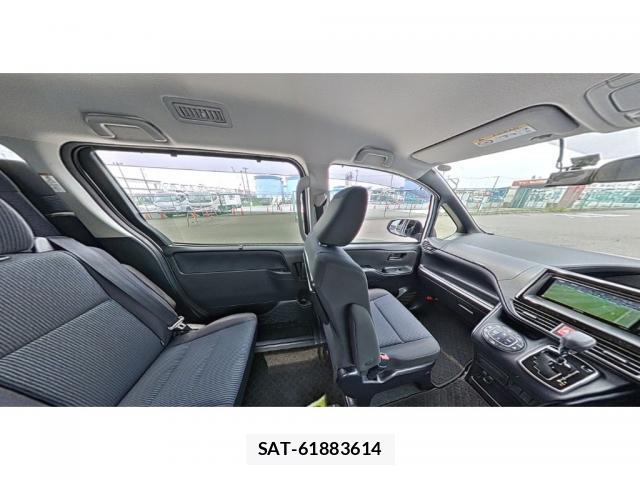 Toyota NOAH 2021-06 8010567-7