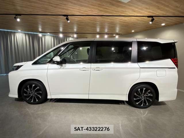 Toyota NOAH 2024-07 8011171-11