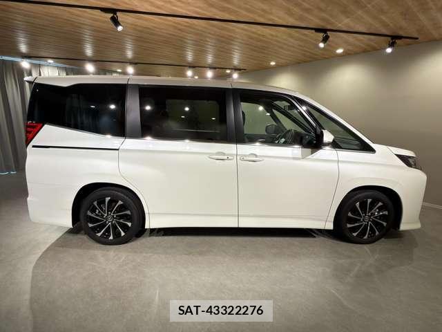 Toyota NOAH 2024-07 8011171-3