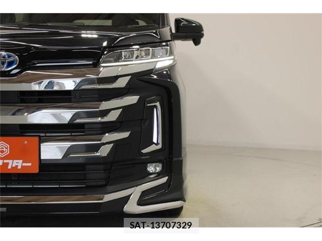Toyota NOAH 2023-01 8011313-12