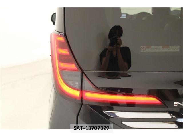 Toyota NOAH 2023-01 8011313-17