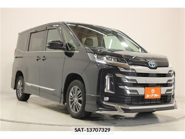 Toyota NOAH 2023-01 8011313-4