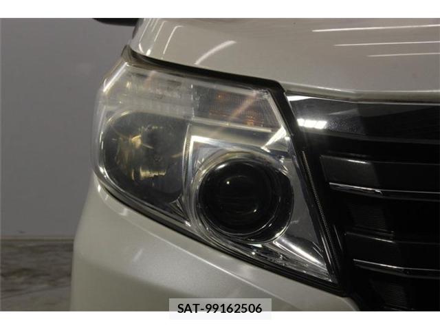Toyota NOAH 2016-08 8011328-11