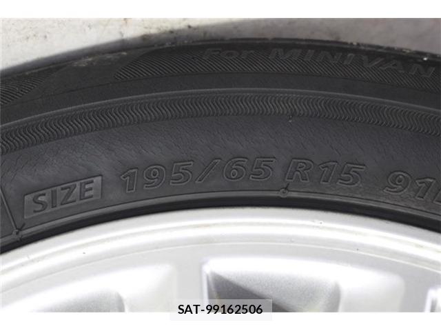 Toyota NOAH 2016-08 8011328-19