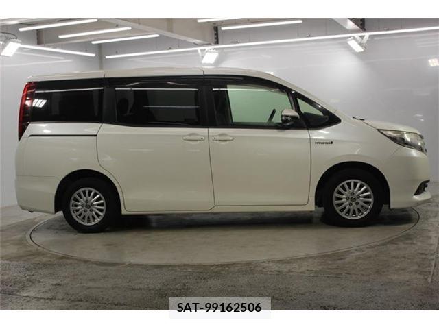 Toyota NOAH 2016-08 8011328-3