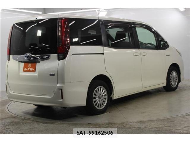 Toyota NOAH 2016-08 8011328-4