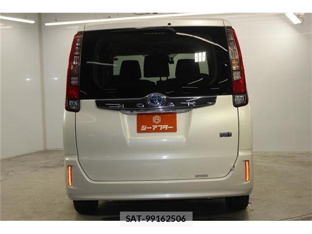 Toyota NOAH 2016-08 8011328-5