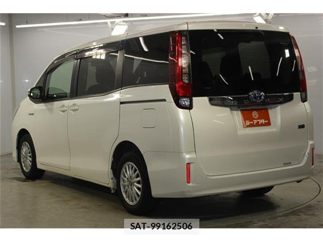 Toyota NOAH 2016-08 8011328-6