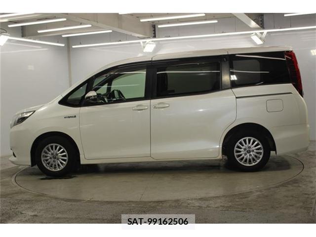 Toyota NOAH 2016-08 8011328-7