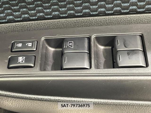 Nissan NOTE 2015-09 8006276-18