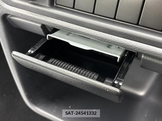 Nissan CLIPPER TRUCK 2021-05 8004440-12