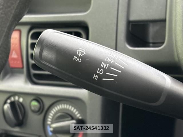 Nissan CLIPPER TRUCK 2021-05 8004440-14
