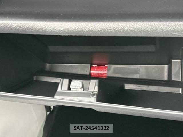 Nissan CLIPPER TRUCK 2021-05 8004440-17