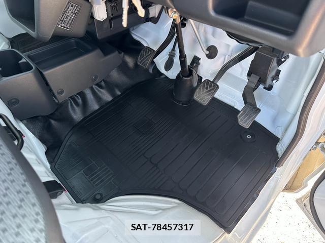 Nissan CLIPPER TRUCK 2018-12 8006323-12