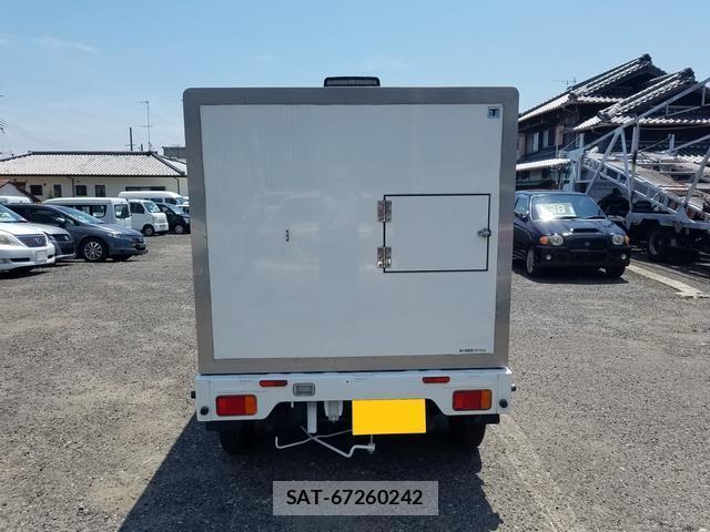 Nissan CLIPPER TRUCK 2018-04 8007814-6