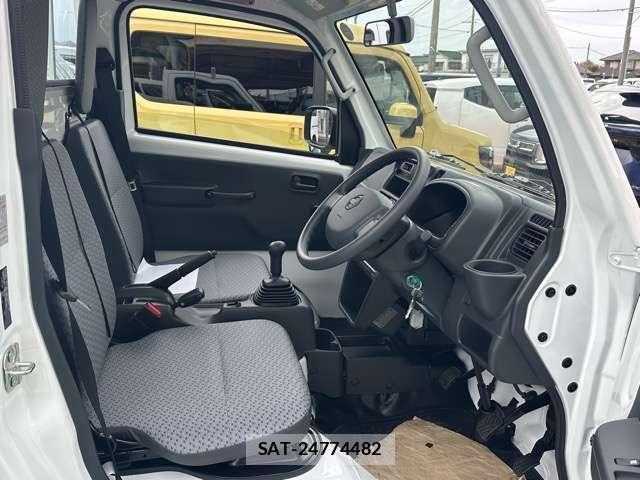 Nissan CLIPPER TRUCK 2026-02 8010105-13