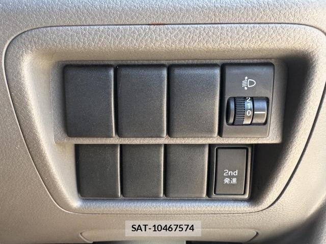 Nissan CLIPPER VAN 2017-07 8009501-17