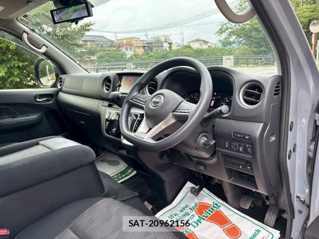 Nissan NV350 Caravan 2024-02 8007042-12