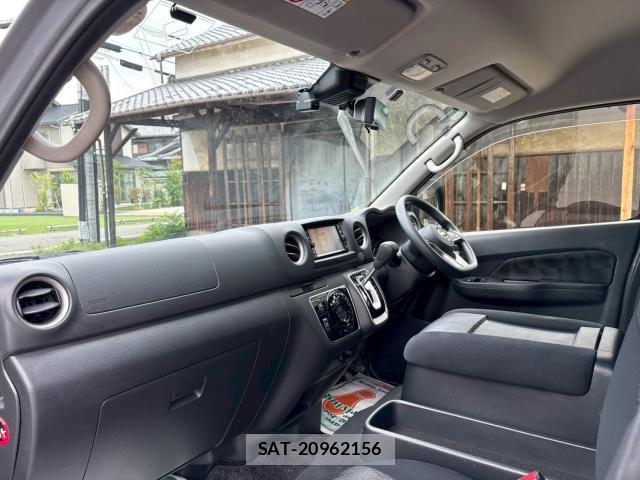 Nissan NV350 Caravan 2024-02 8007042-13