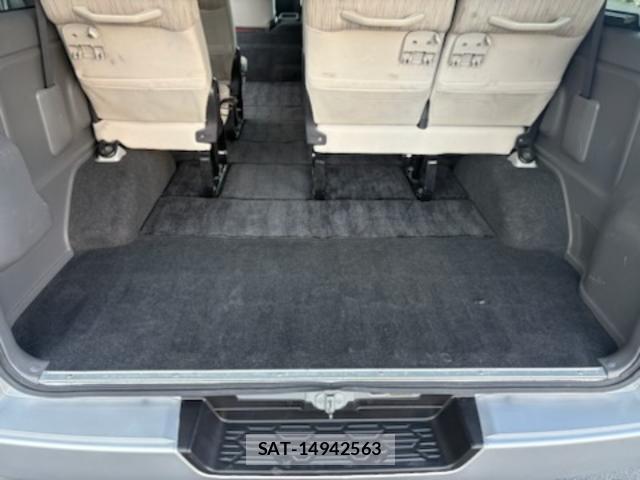 Nissan NV350 Caravan 2019-03 8007245-11