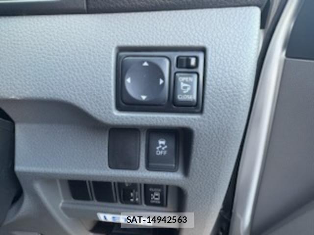 Nissan NV350 Caravan 2019-03 8007245-17
