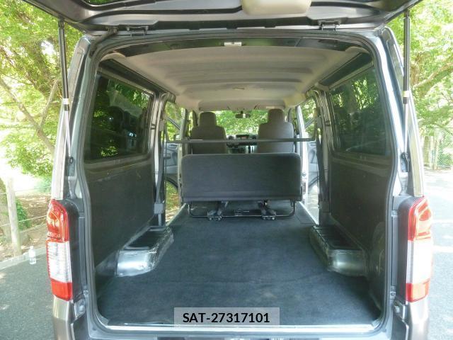 Nissan NV350 Caravan 2018-12 8002967-17